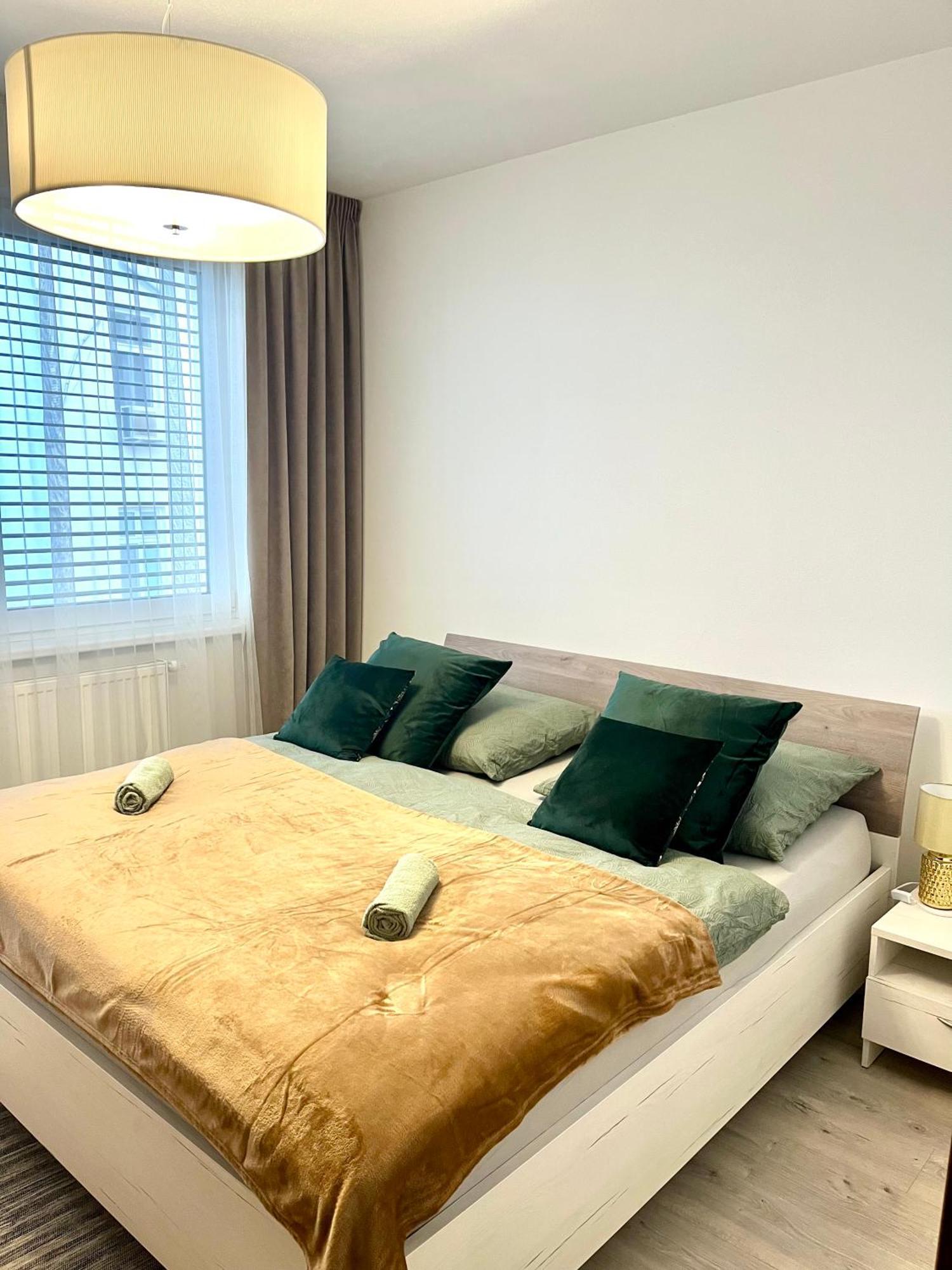 The Elite Suite II Downtown Ac & Garage Parking Bratislava Exteriér fotografie