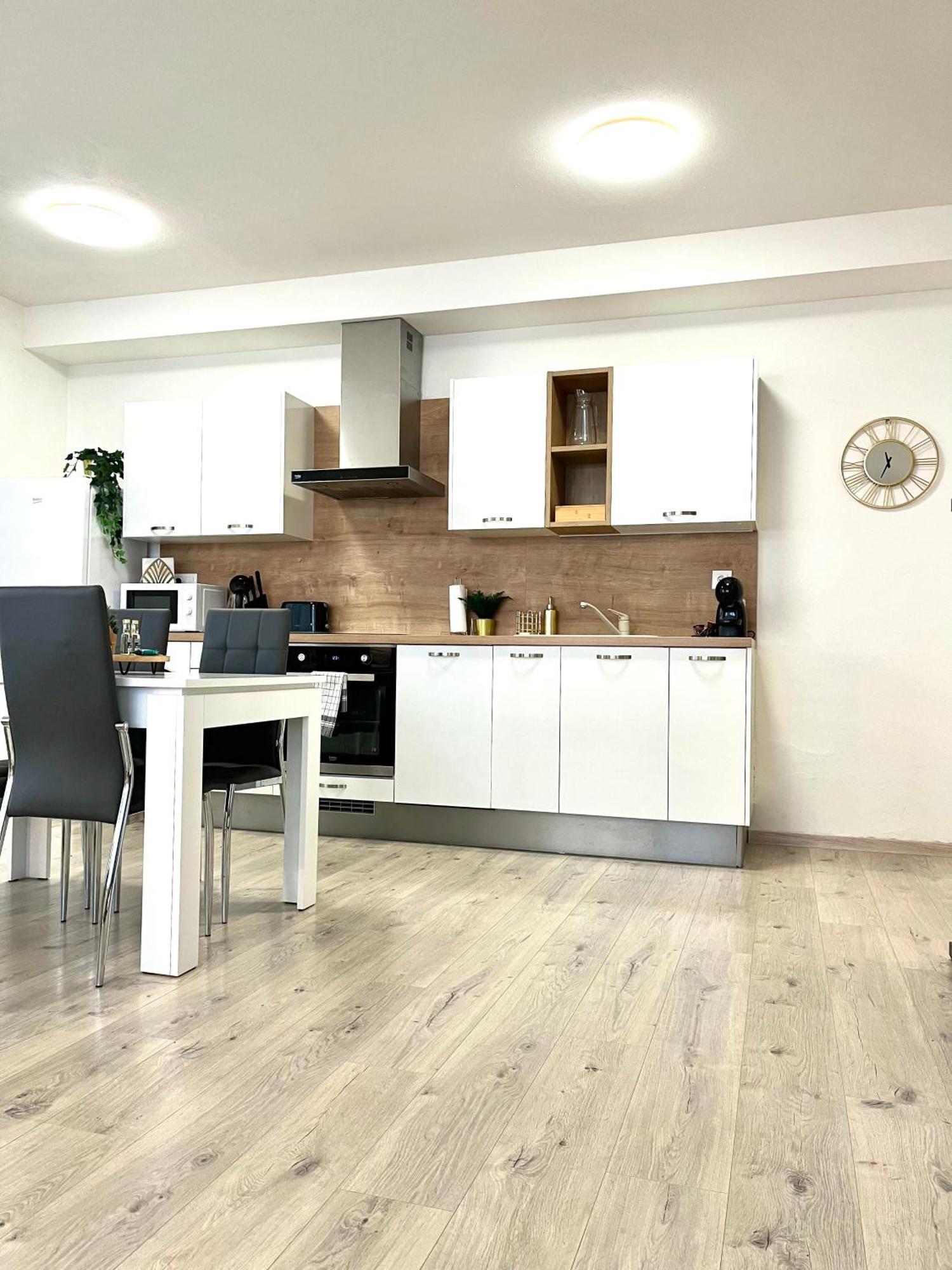 The Elite Suite II Downtown Ac & Garage Parking Bratislava Exteriér fotografie