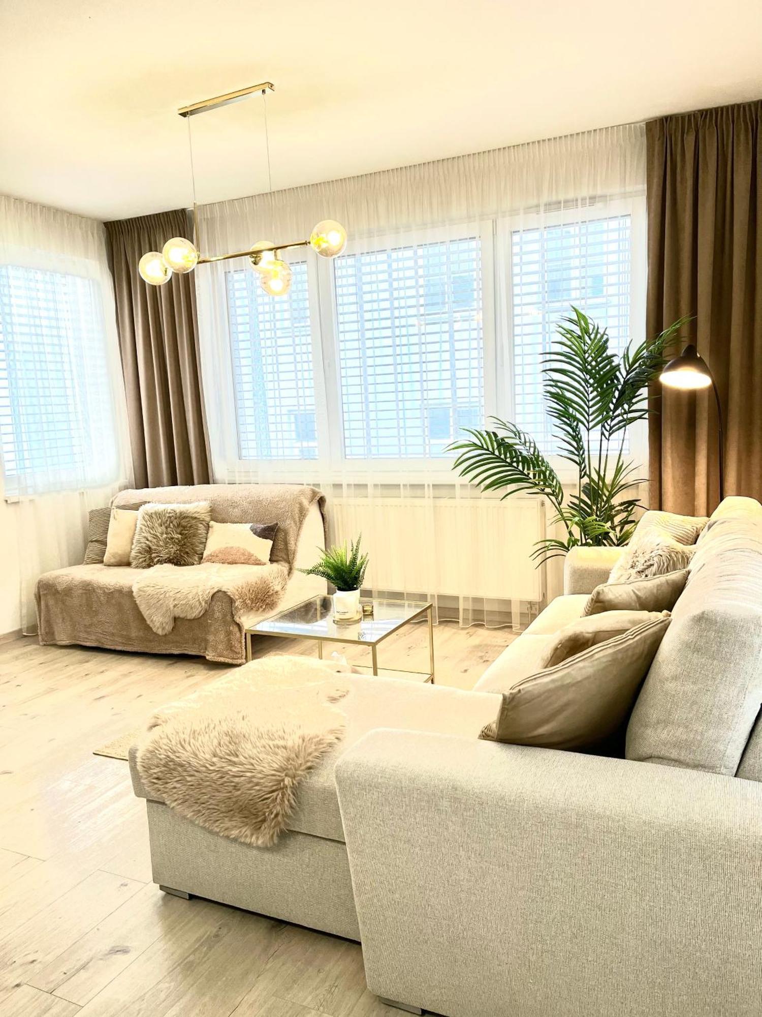 The Elite Suite II Downtown Ac & Garage Parking Bratislava Exteriér fotografie