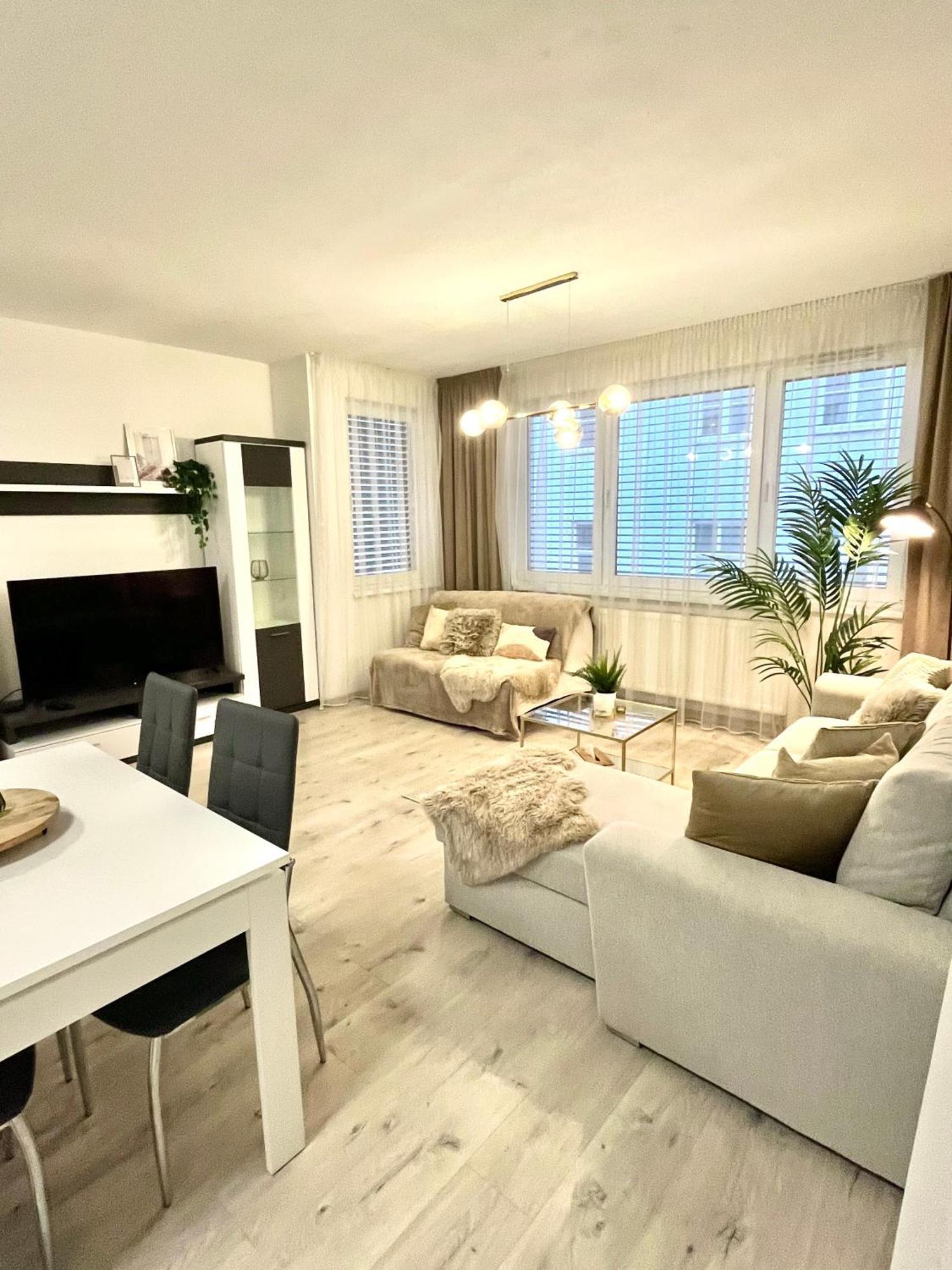 The Elite Suite II Downtown Ac & Garage Parking Bratislava Exteriér fotografie